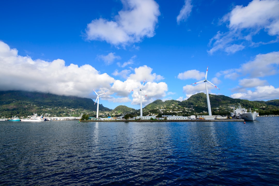 green hydrogen water electrolysis renewable energy solar wind power plant