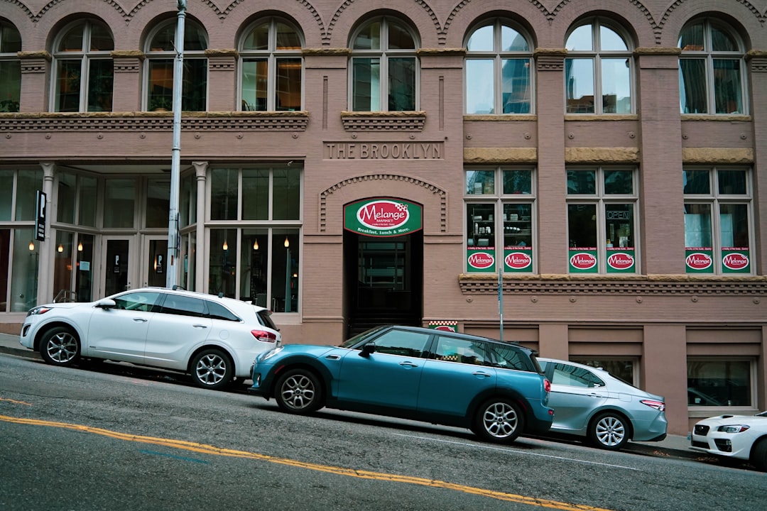 hydrogen fuel cell car vs electric car comparison, FCEV BEV side by side